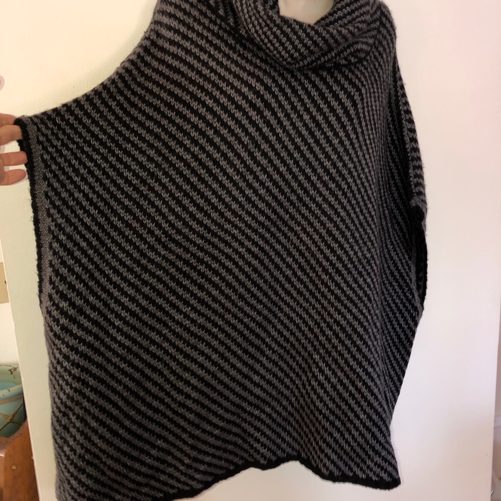 Gap Gray/Black Patterned Cowl Sweater Cape - image 3